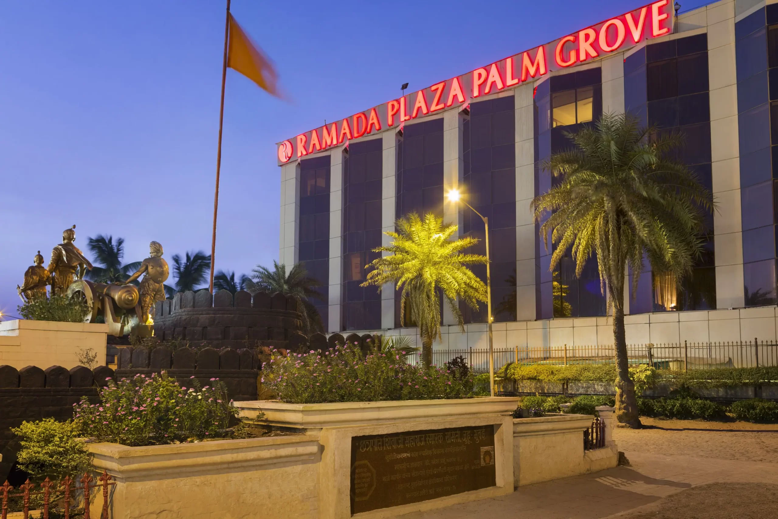 RAMADA PLAZA BY WYNDHAM PALM GROVE